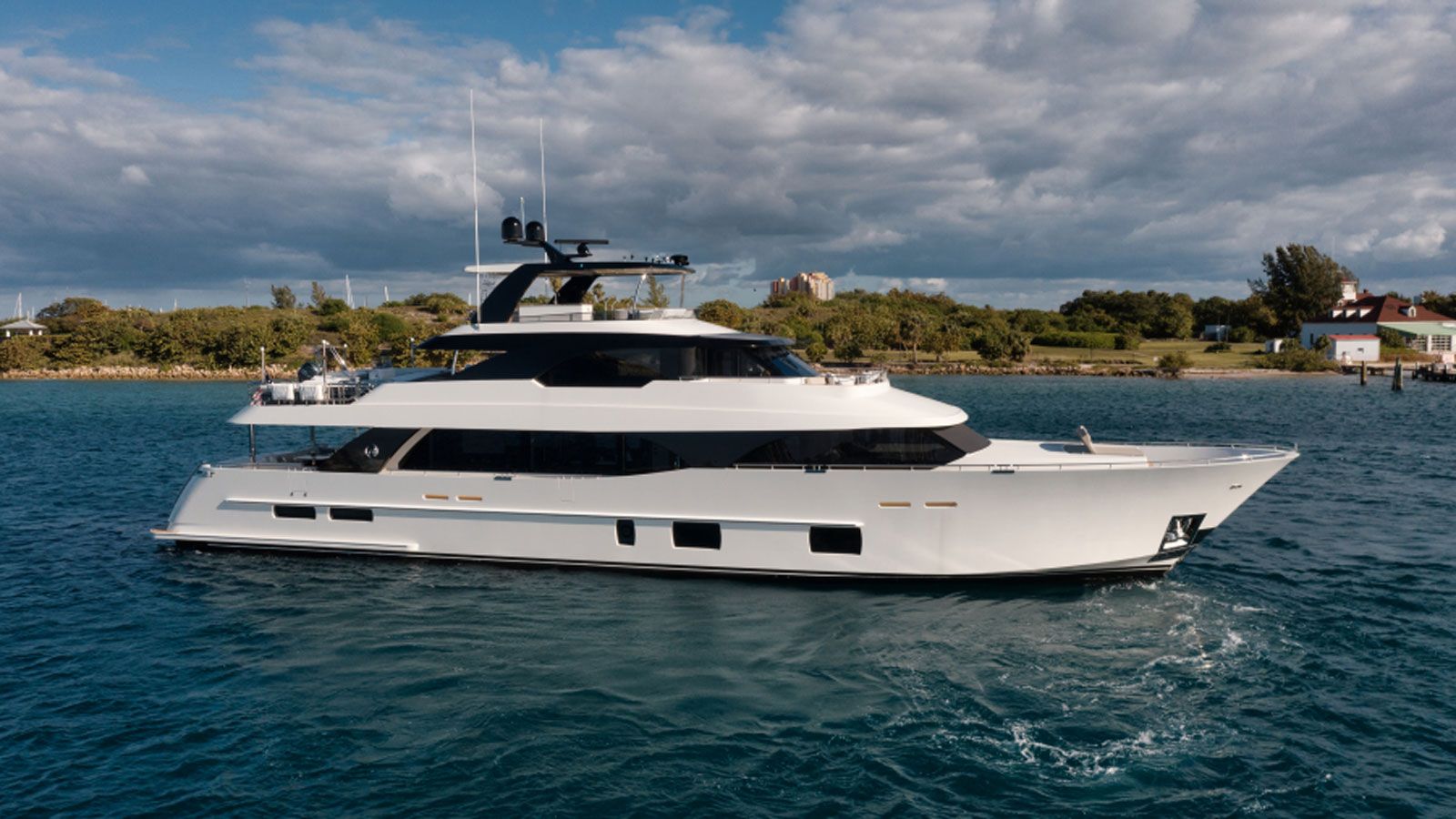 Ocean Alexander motor yacht Q sold